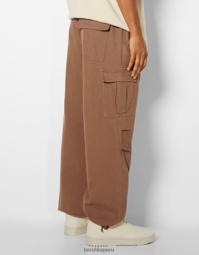 marrón Bershka hombres jeans cargo con paracaídas 806J6B3204