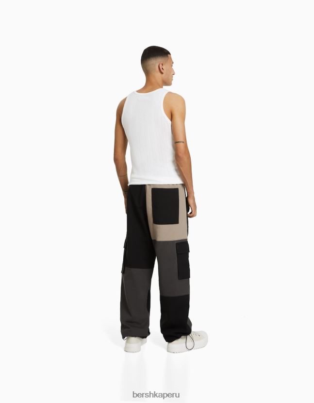 negro Bershka hombres pantalones de chándal cargo con diseño colour block 806J6B3128