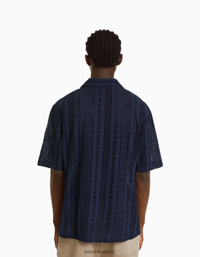 Armada Bershka hombres camisa de manga corta con bordado suizo 806J6B2880