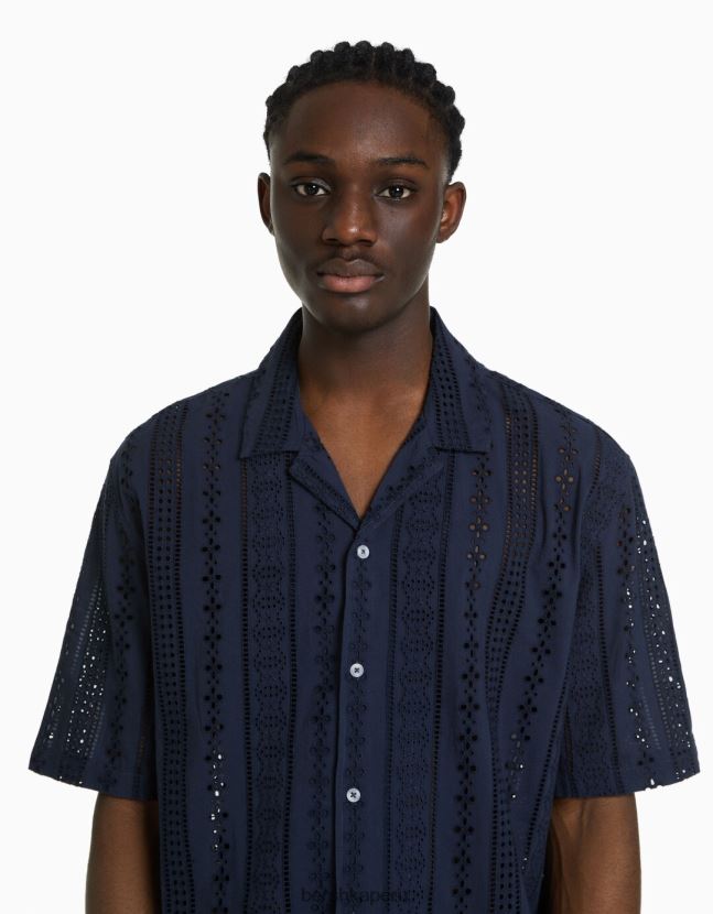 Armada Bershka hombres camisa de manga corta con bordado suizo 806J6B2880