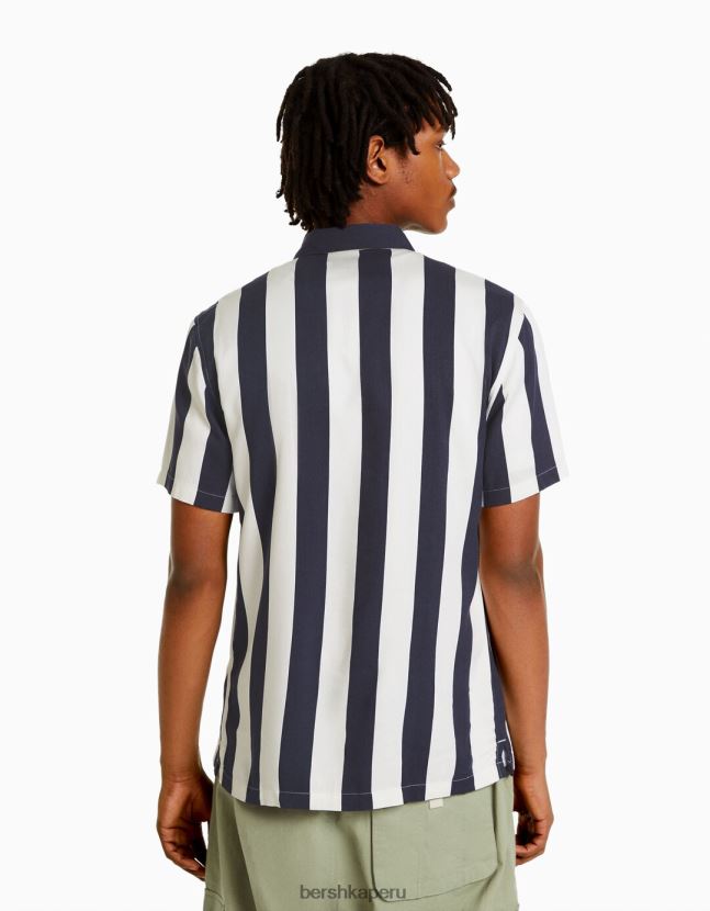 Armada Bershka hombres camisa de sarga a rayas de manga corta 806J6B2932