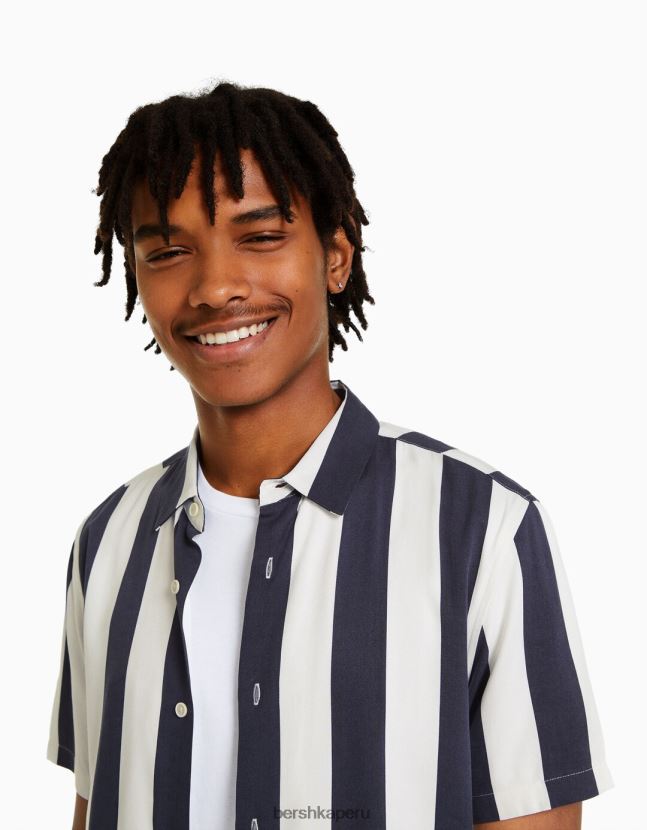 Armada Bershka hombres camisa de sarga a rayas de manga corta 806J6B2932