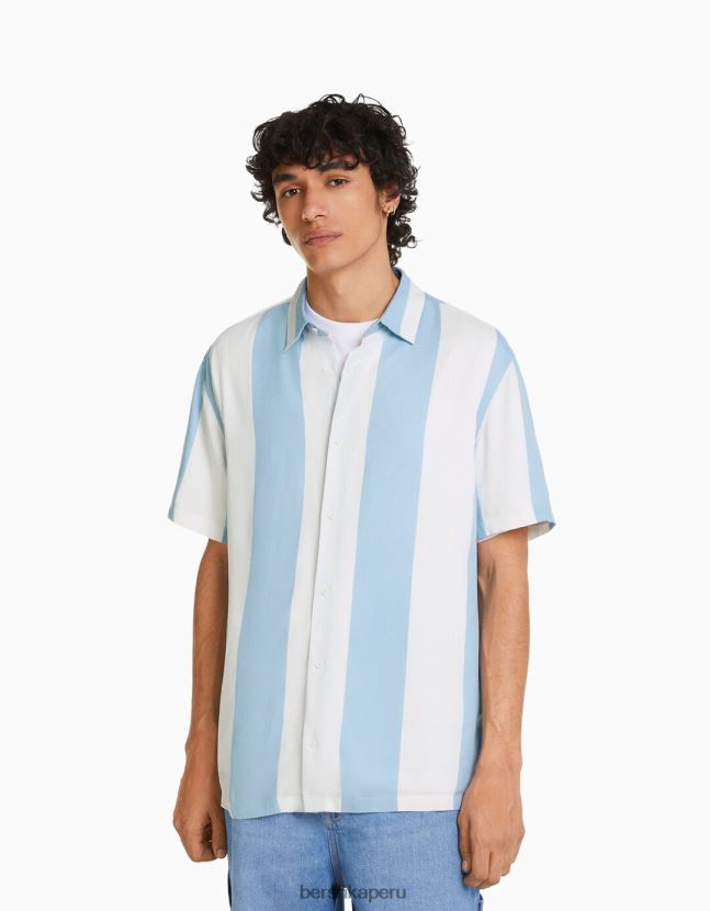 azul claro Bershka hombres camisa de sarga a rayas de manga corta 806J6B2929