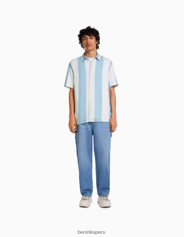 azul claro Bershka hombres camisa de sarga a rayas de manga corta 806J6B2929