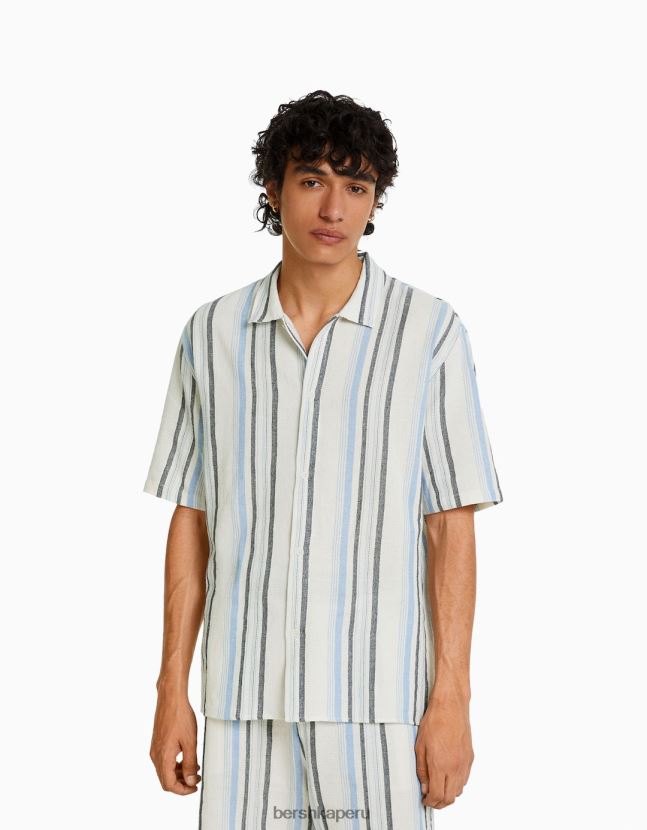 azul claro Bershka hombres camisa rústica de manga corta a rayas de corte relajado 806J6B2909