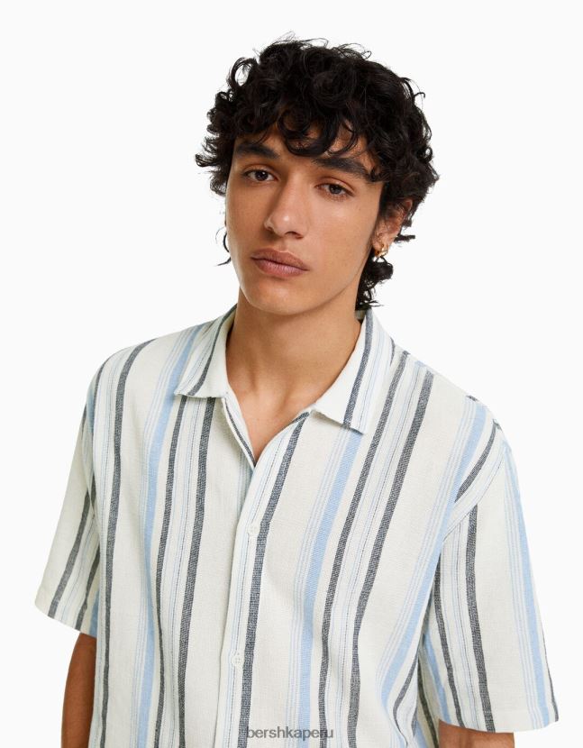 azul claro Bershka hombres camisa rústica de manga corta a rayas de corte relajado 806J6B2909