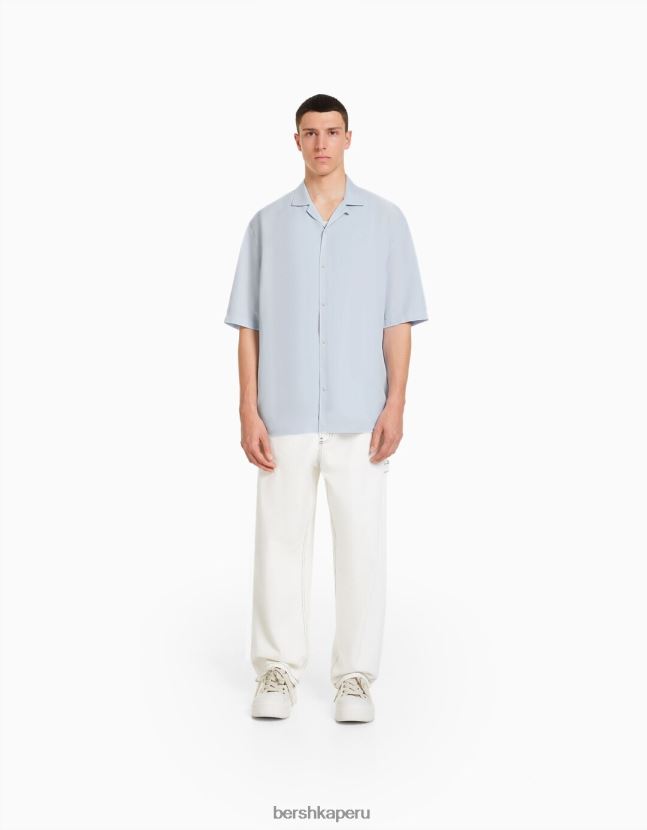 azul claro Bershka hombres camisa rústica holgada de manga corta 806J6B2942