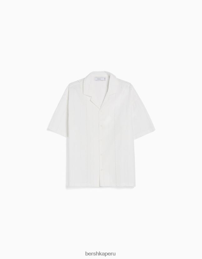 blanco Bershka hombres camisa de manga corta de corte relajado con bordado suizo 806J6B2923