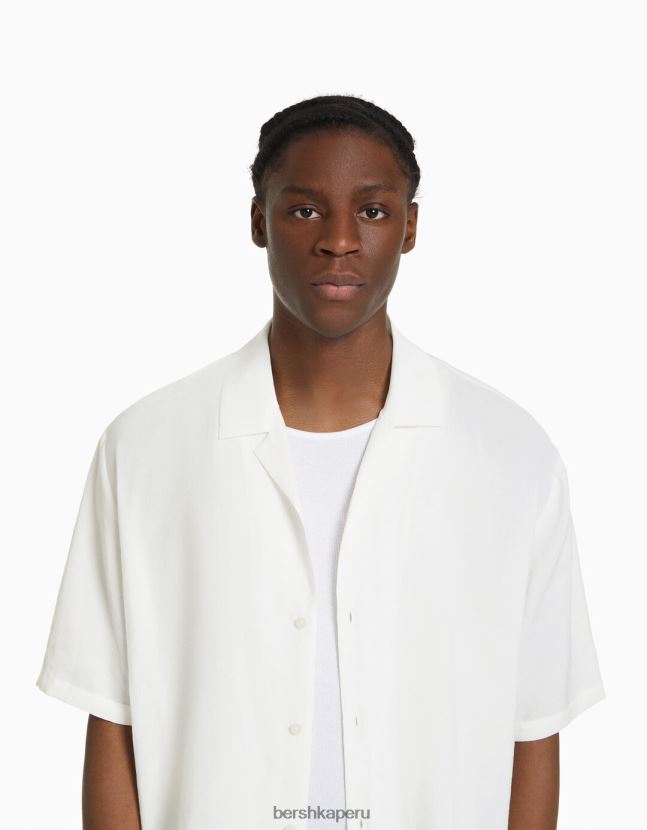 blanco Bershka hombres camisa fluida de manga corta 806J6B2917