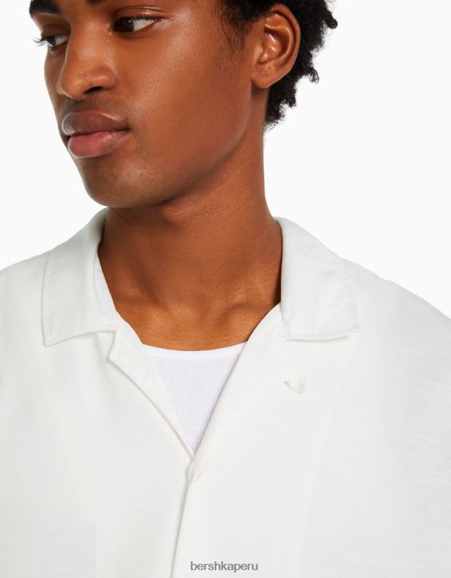 blanco Bershka hombres camisa rústica holgada de manga corta 806J6B2941