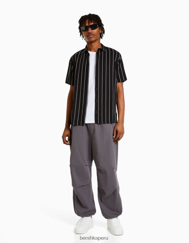 blanco negro Bershka hombres camisa de sarga a rayas de manga corta 806J6B2930