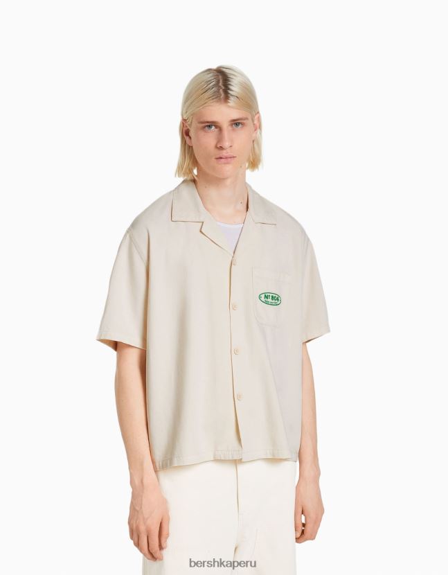 blanquecino Bershka hombres camisa de mezclilla con bordado de manga corta 806J6B2873