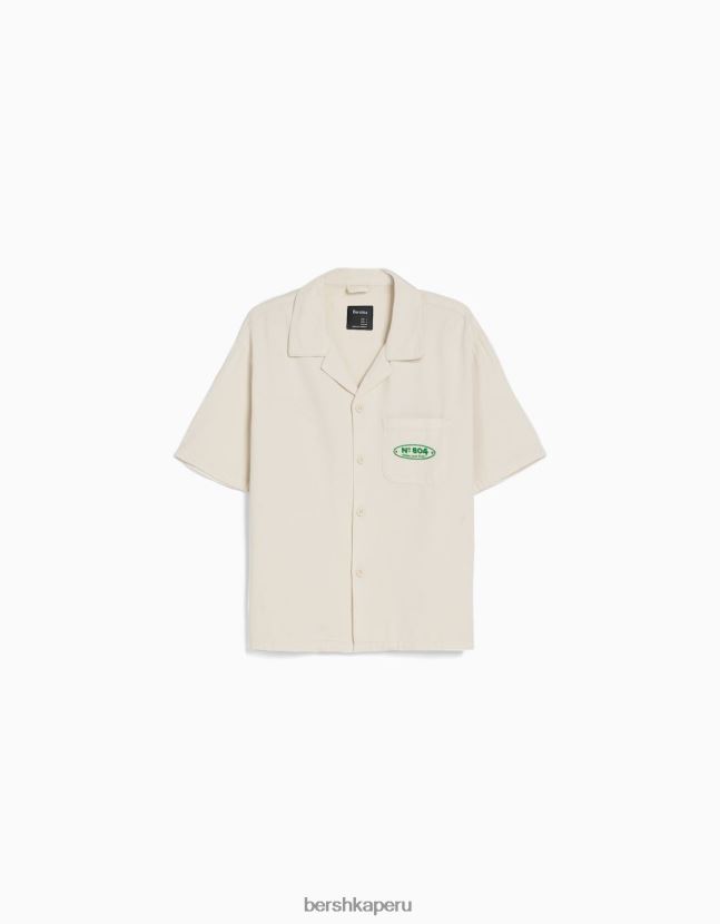 blanquecino Bershka hombres camisa de mezclilla con bordado de manga corta 806J6B2873