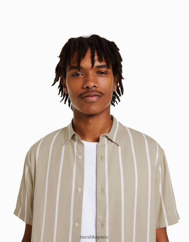blanquecino Bershka hombres camisa de sarga a rayas de manga corta 806J6B2931