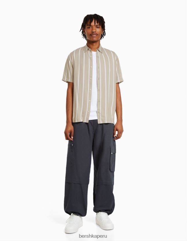 blanquecino Bershka hombres camisa de sarga a rayas de manga corta 806J6B2931