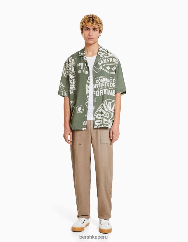 caqui Bershka hombres camisa de manga corta estampada 806J6B2888