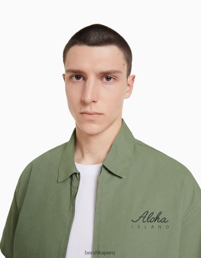 caqui Bershka hombres camisa estampada de manga corta de algodón 806J6B2876