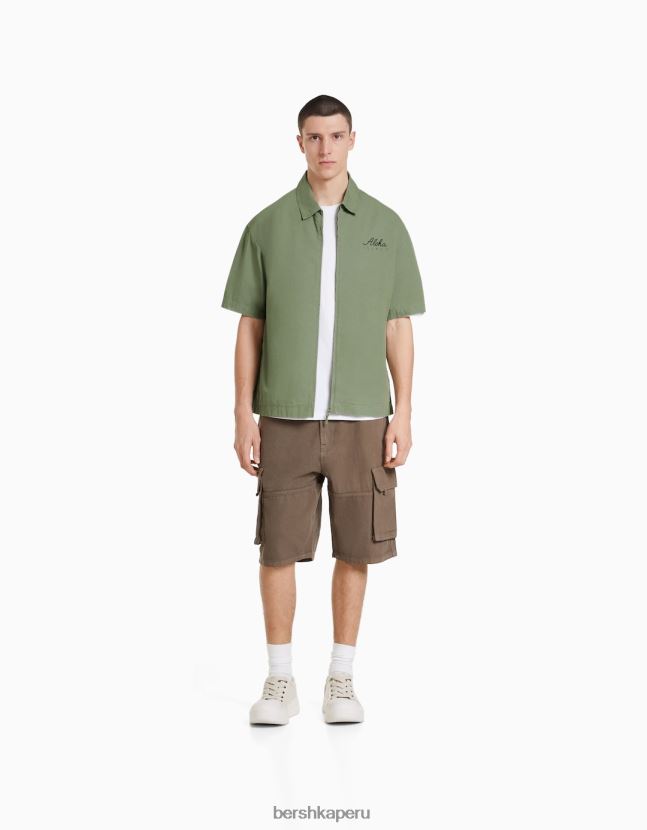 caqui Bershka hombres camisa estampada de manga corta de algodón 806J6B2876