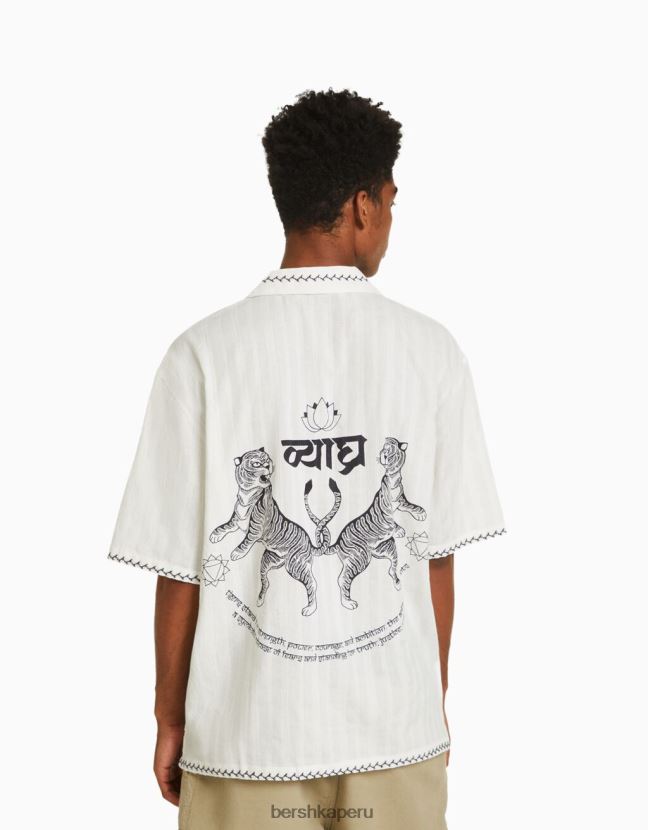 crema Bershka hombres camisa de manga corta con estampado bordado 806J6B2863