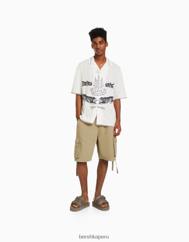 crema Bershka hombres camisa de manga corta con estampado bordado 806J6B2863
