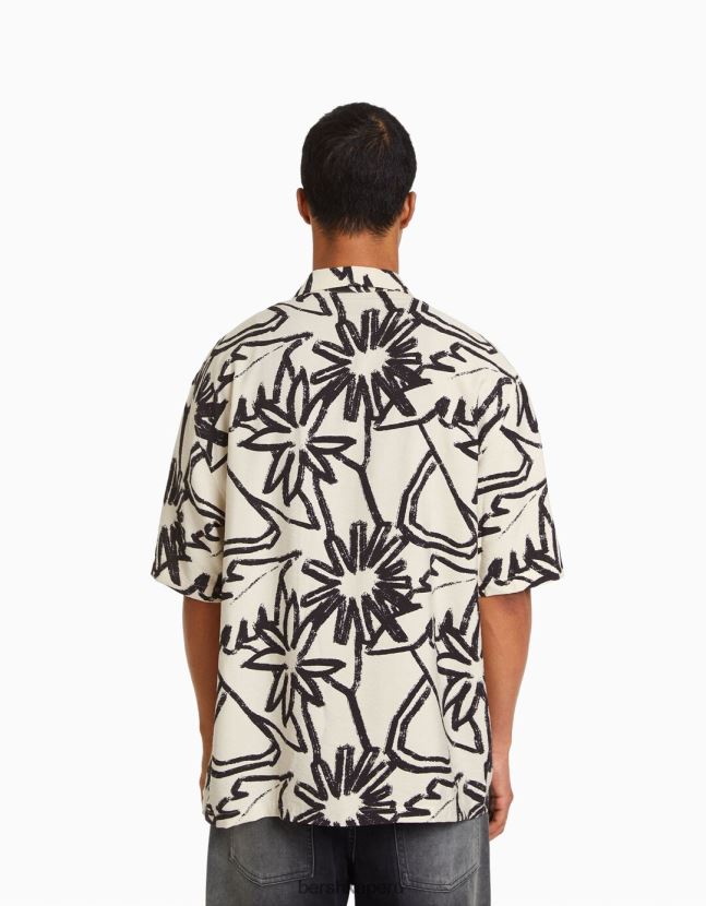 crema Bershka hombres camisa de manga corta con estampado rústico 806J6B2890
