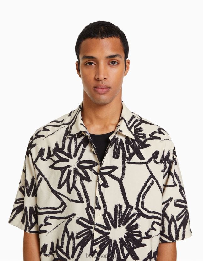 crema Bershka hombres camisa de manga corta con estampado rústico 806J6B2890