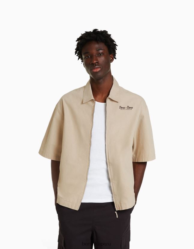 exclusivo Bershka hombres camisa de manga corta con bordado 806J6B2875