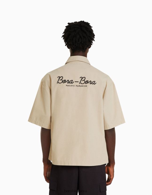 exclusivo Bershka hombres camisa de manga corta con bordado 806J6B2875