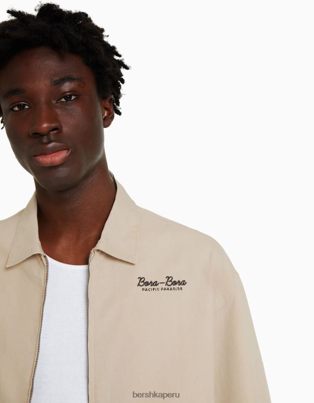exclusivo Bershka hombres camisa de manga corta con bordado 806J6B2875