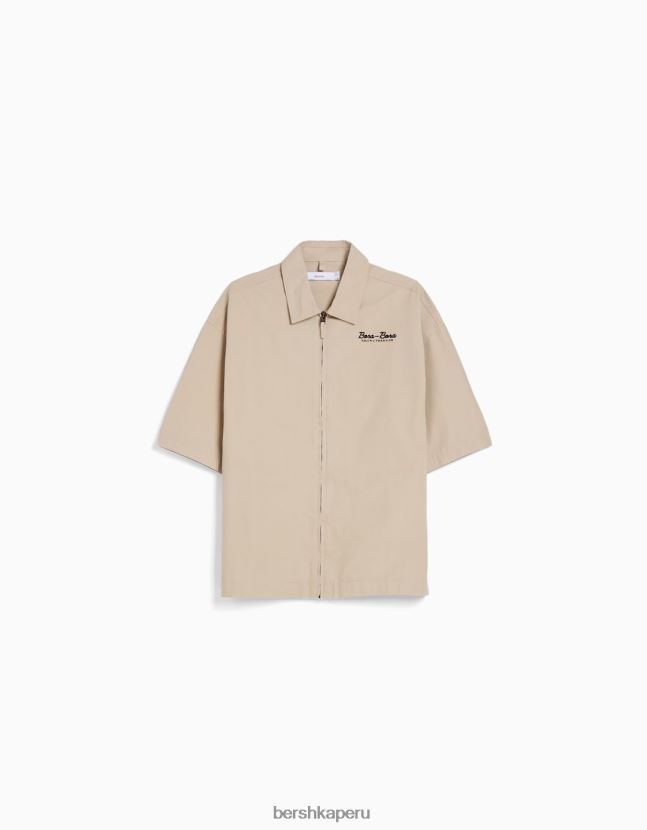 exclusivo Bershka hombres camisa de manga corta con bordado 806J6B2875