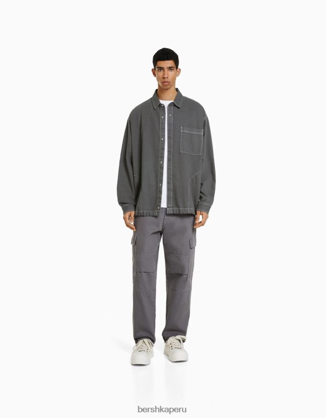 gris oscuro Bershka hombres sobrecamisa vaquera de manga larga con hilos en contraste y stoppers 806J6B2933