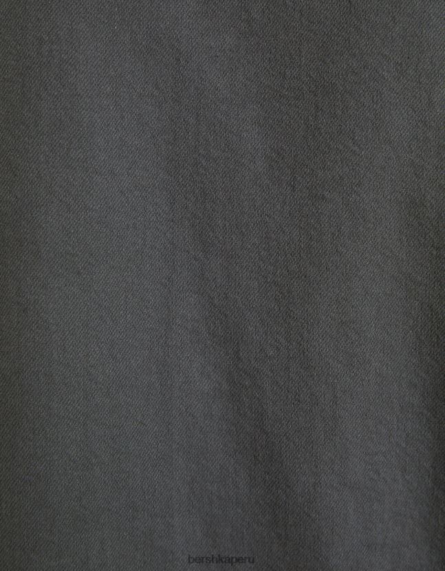 gris oscuro Bershka hombres sobrecamisa vaquera de manga larga con hilos en contraste y stoppers 806J6B2933