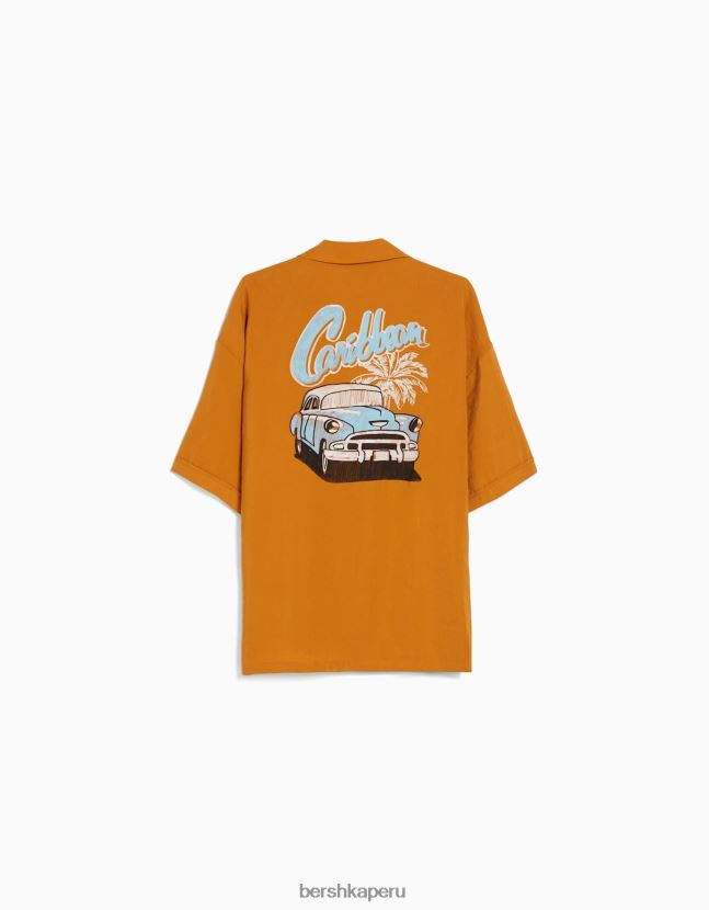 mostaza Bershka hombres camisa de manga corta con estampado en la espalda 806J6B2914