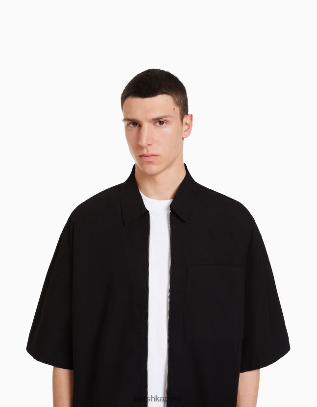 negro Bershka hombres camisa de manga corta con cremallera 806J6B2912