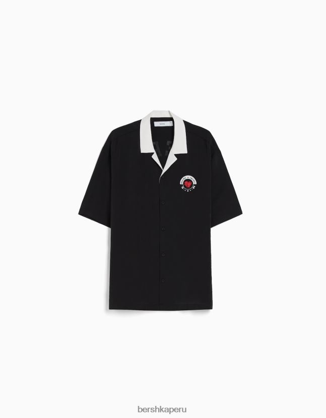 negro Bershka hombres camisa de manga corta con estampado de boxeo en contraste 806J6B2874