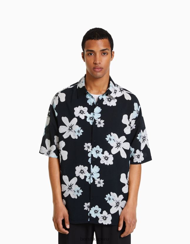 negro Bershka hombres camisa de manga corta con estampado floral 806J6B2891