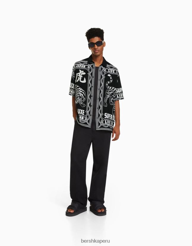 negro Bershka hombres camisa de manga corta estampada 806J6B2860