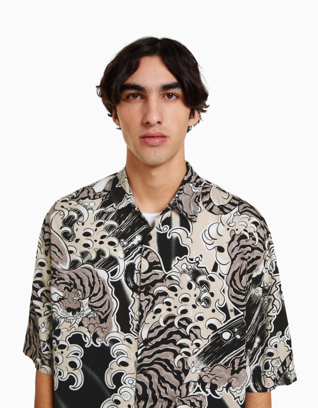 negro Bershka hombres camisa de manga corta estampada 806J6B2871