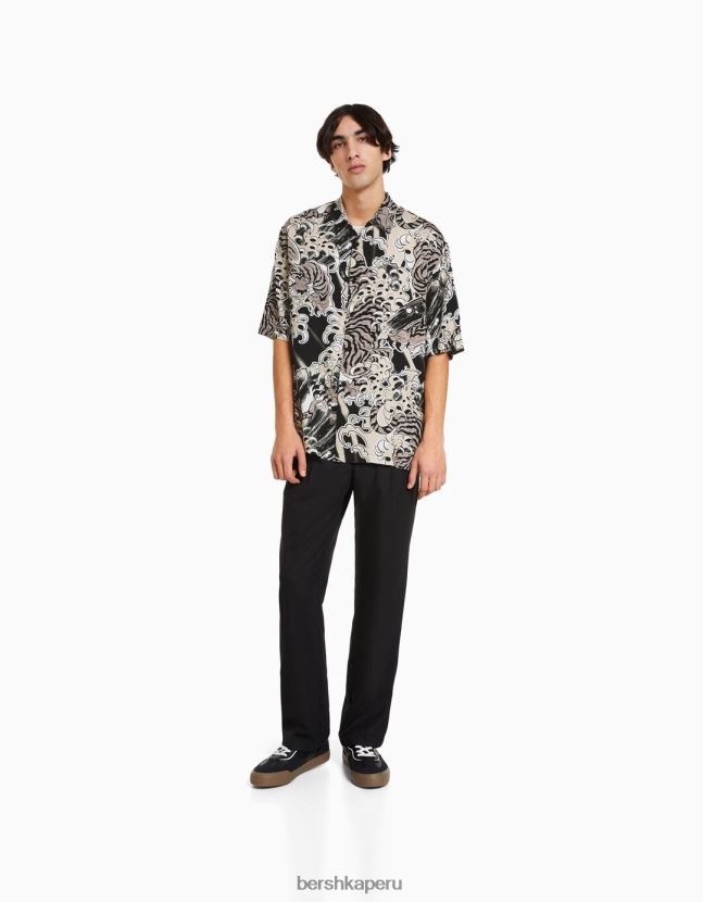 negro Bershka hombres camisa de manga corta estampada 806J6B2871