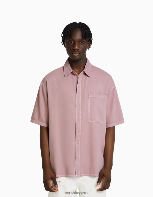 rosa Bershka hombres camisa oversize de manga corta 806J6B2916