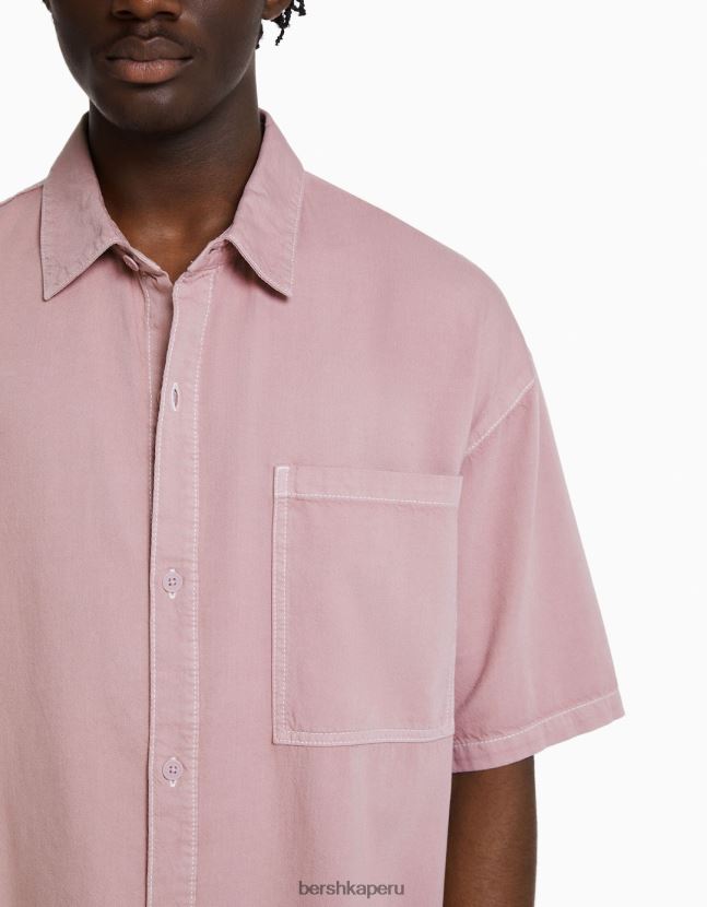 rosa Bershka hombres camisa oversize de manga corta 806J6B2916
