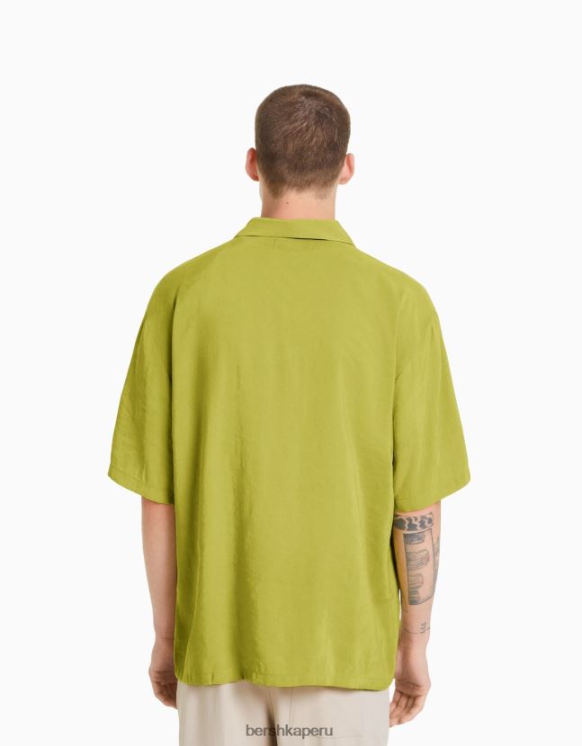 verde Bershka hombres camisa fluida de manga corta 806J6B2918