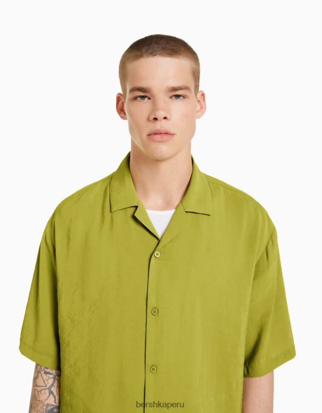 verde Bershka hombres camisa fluida de manga corta 806J6B2918