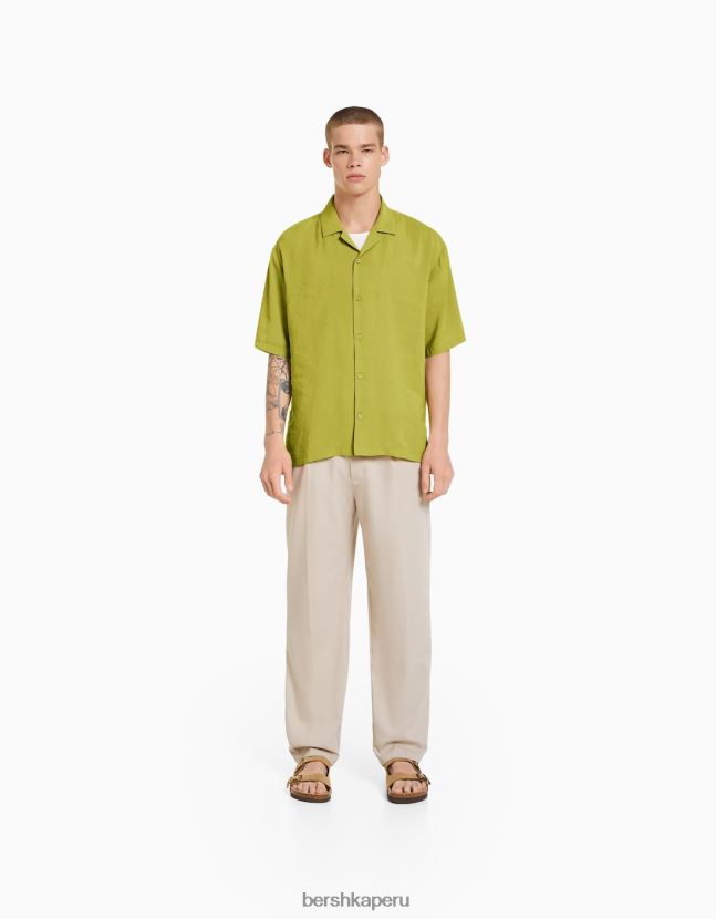verde Bershka hombres camisa fluida de manga corta 806J6B2918