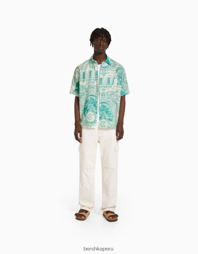 verde Bershka hombres camisa holgada de manga corta estampada 806J6B2866