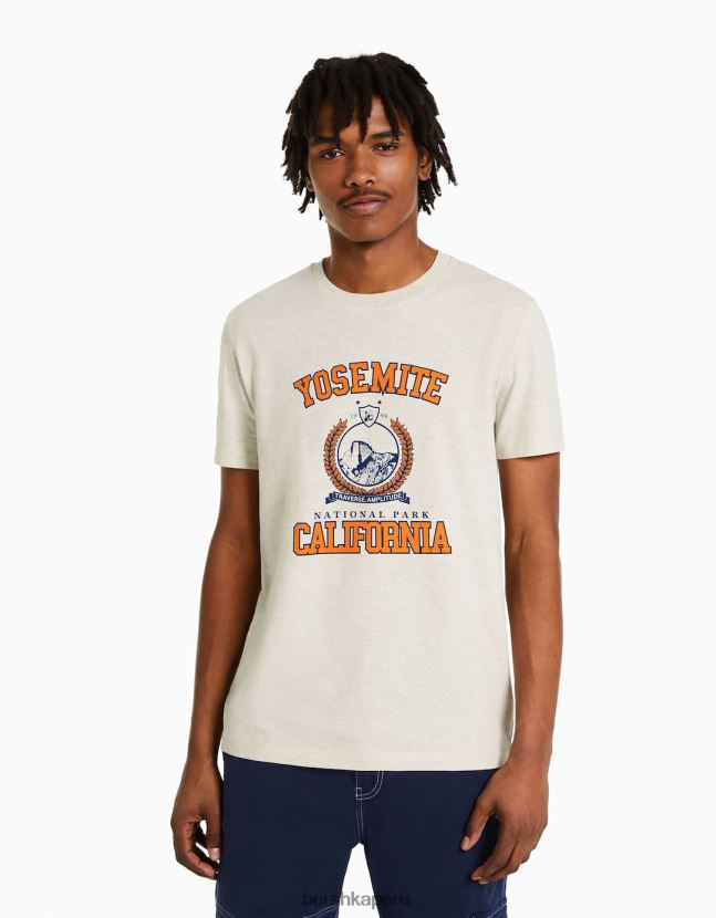 beige Bershka hombres camiseta de manga corta con estampado regular fit 806J6B2766