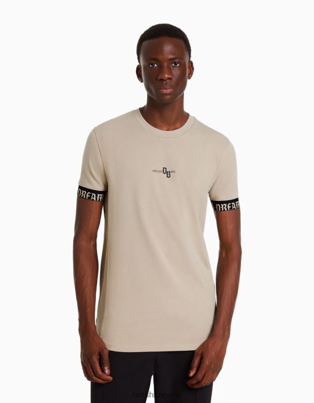 beige Bershka hombres camiseta muscle fit de manga corta con detalle de rayas 806J6B2690