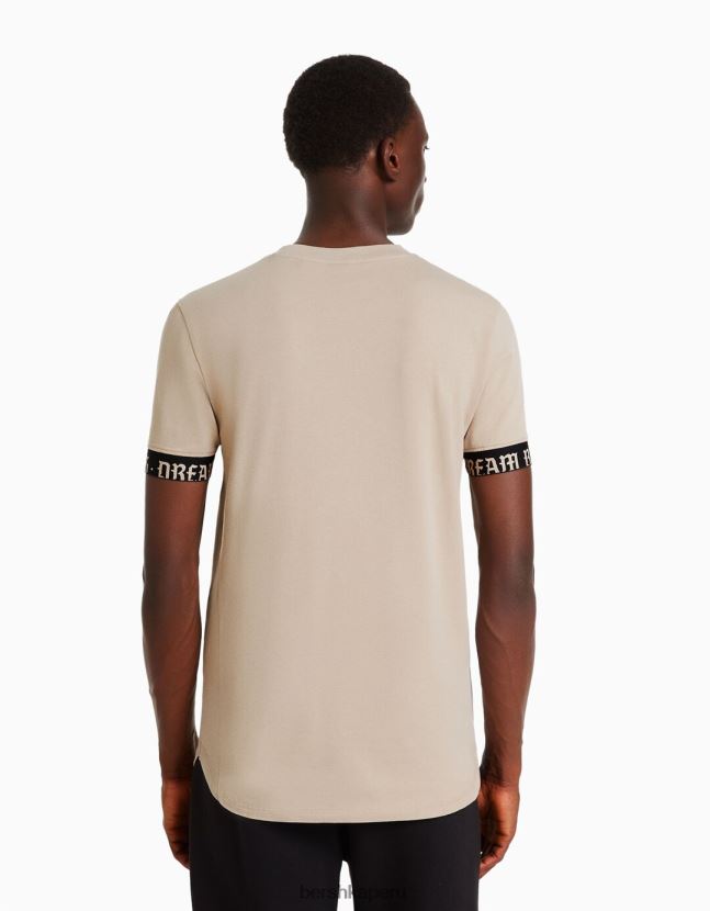 beige Bershka hombres camiseta muscle fit de manga corta con detalle de rayas 806J6B2690