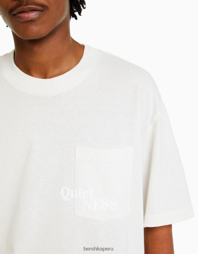 blanco Bershka hombres camiseta boxy fit de manga corta con bolsillo 806J6B2656