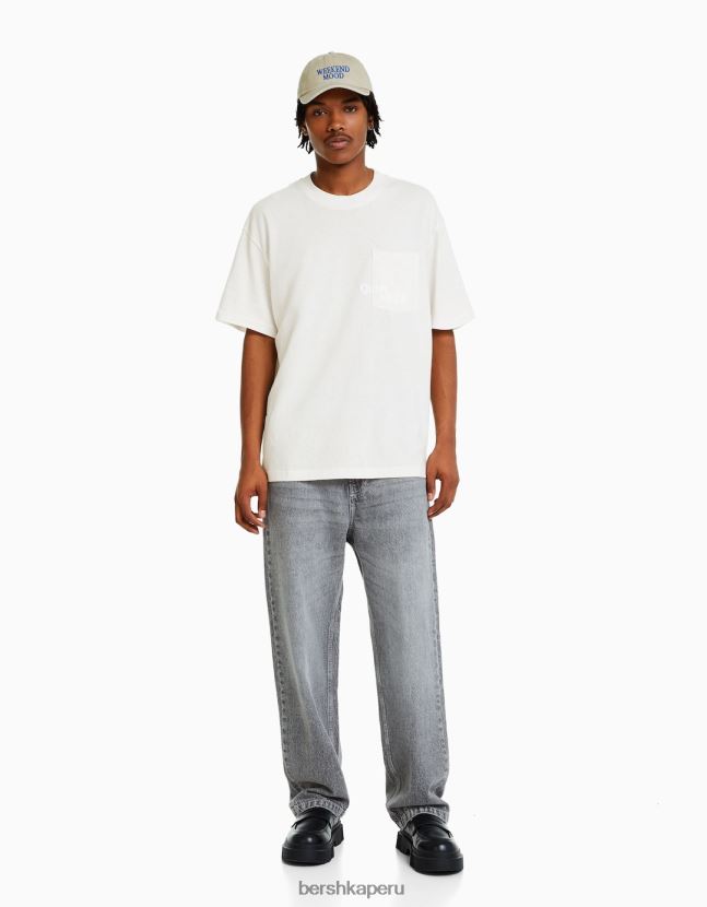 blanco Bershka hombres camiseta boxy fit de manga corta con bolsillo 806J6B2656
